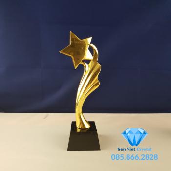 Cúp vinh danh pha lê M25