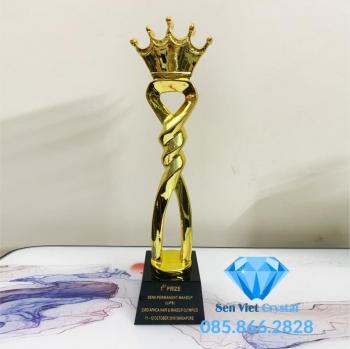 Cúp vinh danh pha lê M35