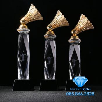 Cúp lưu niệm pha lê giải cầu lông M58