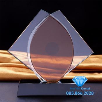 kỷ niệm chương pha lê M06