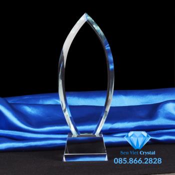 Kỷ niệm chương pha lê hình chiếc lá M23