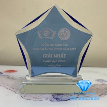 Kỷ niệm chương pha lê M32