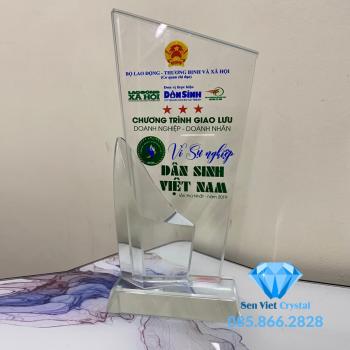 Kỷ niệm chương pha lê M47