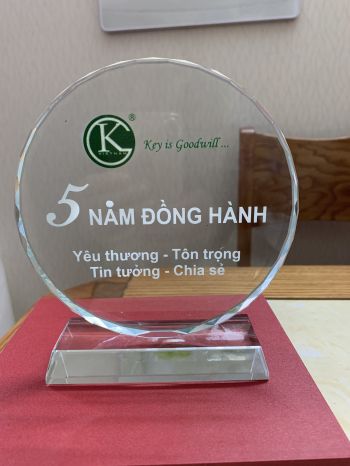 Kỷ niệm chương pha lê mặt nguyệt M49
