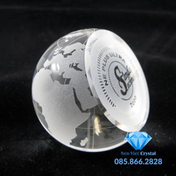 Chặn giấy pha lê hình quả cầu M02