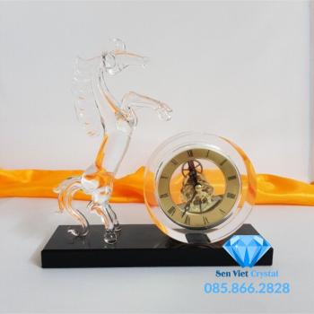 Bộ để bàn pha lê M10