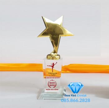 Cúp lưu niệm pha lê M71