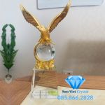 Cúp vinh danh chim Đại Bàng M76