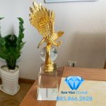 Cúp vinh danh chim Đại Bàng M76