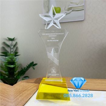 Cúp pha lê chế tác M81