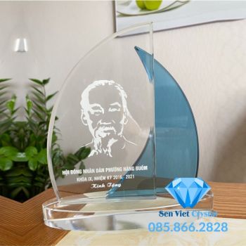 Kỷ niệm chương pha lê M63