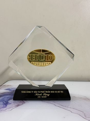 Kỷ niệm chương pha lê M64