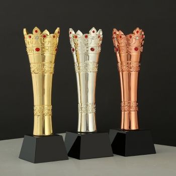 Cúp vinh danh hình vương miện M82