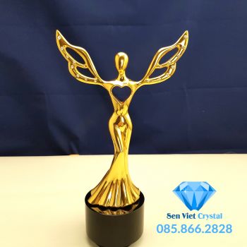 Cúp trao giải M5