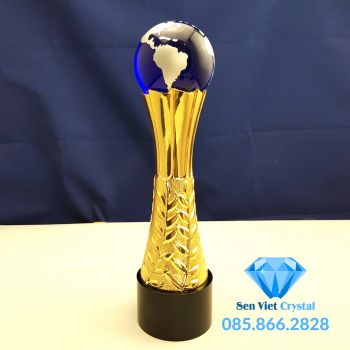 Cúp trao giải quả địa cầu M6