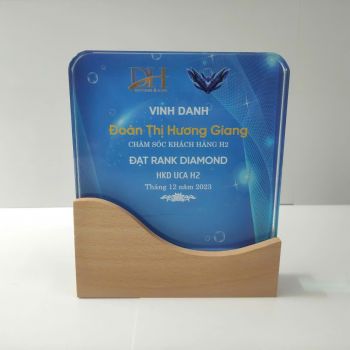 Biểu Trưng Pha Lê Đế Gỗ